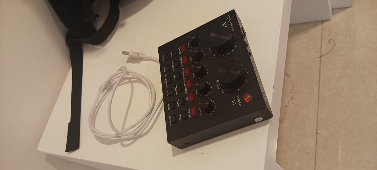 V8 sound card - Image 1