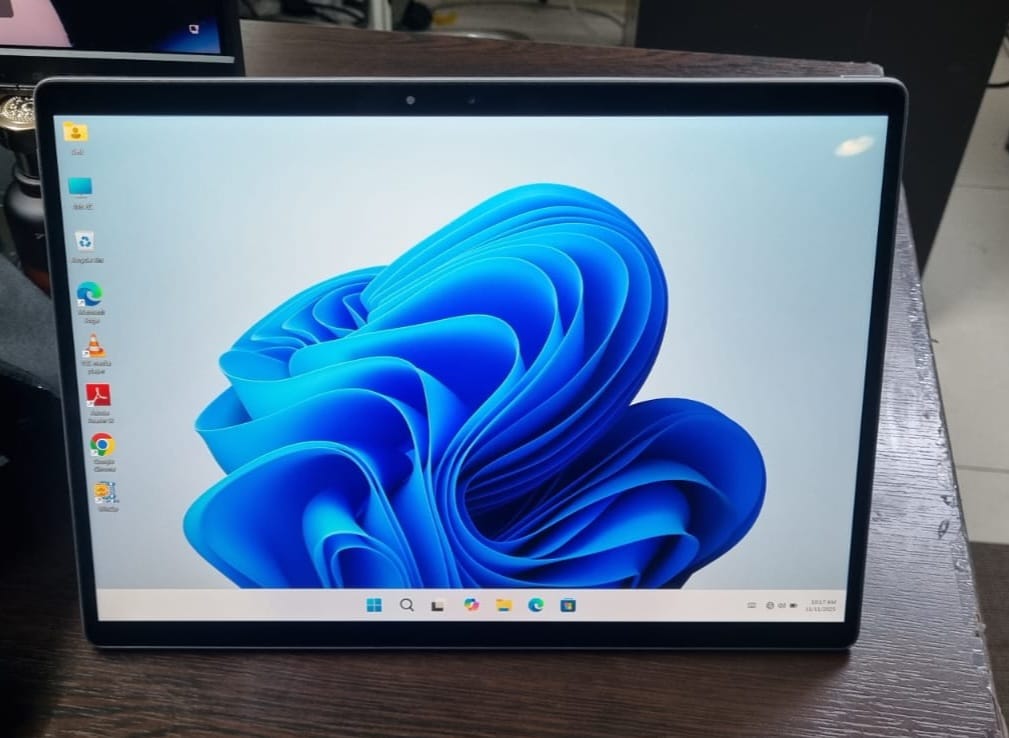 Dell Latitude 7320 Detatchable with KB and Pen - Image 1