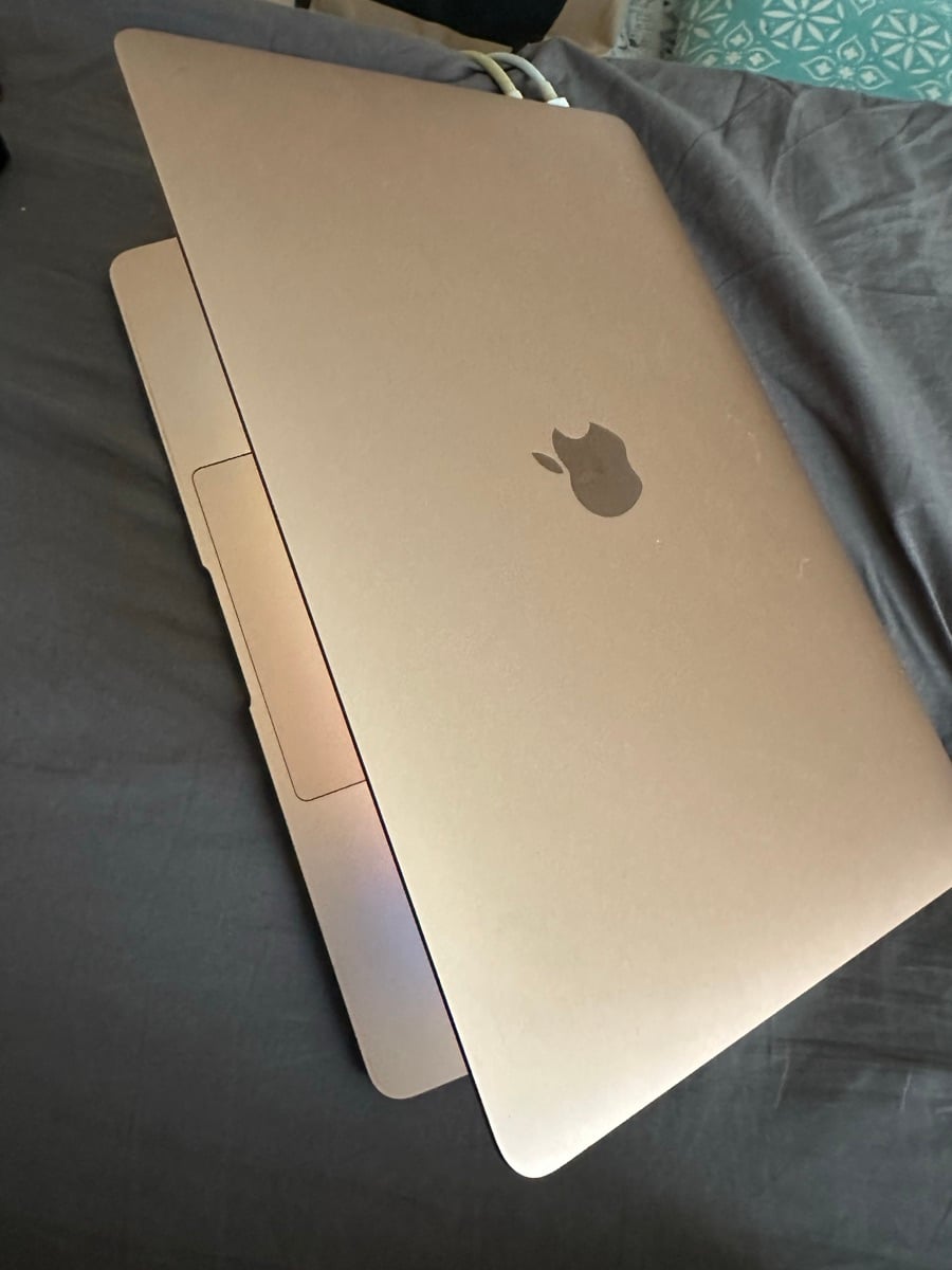 MacBook Air - Image 2