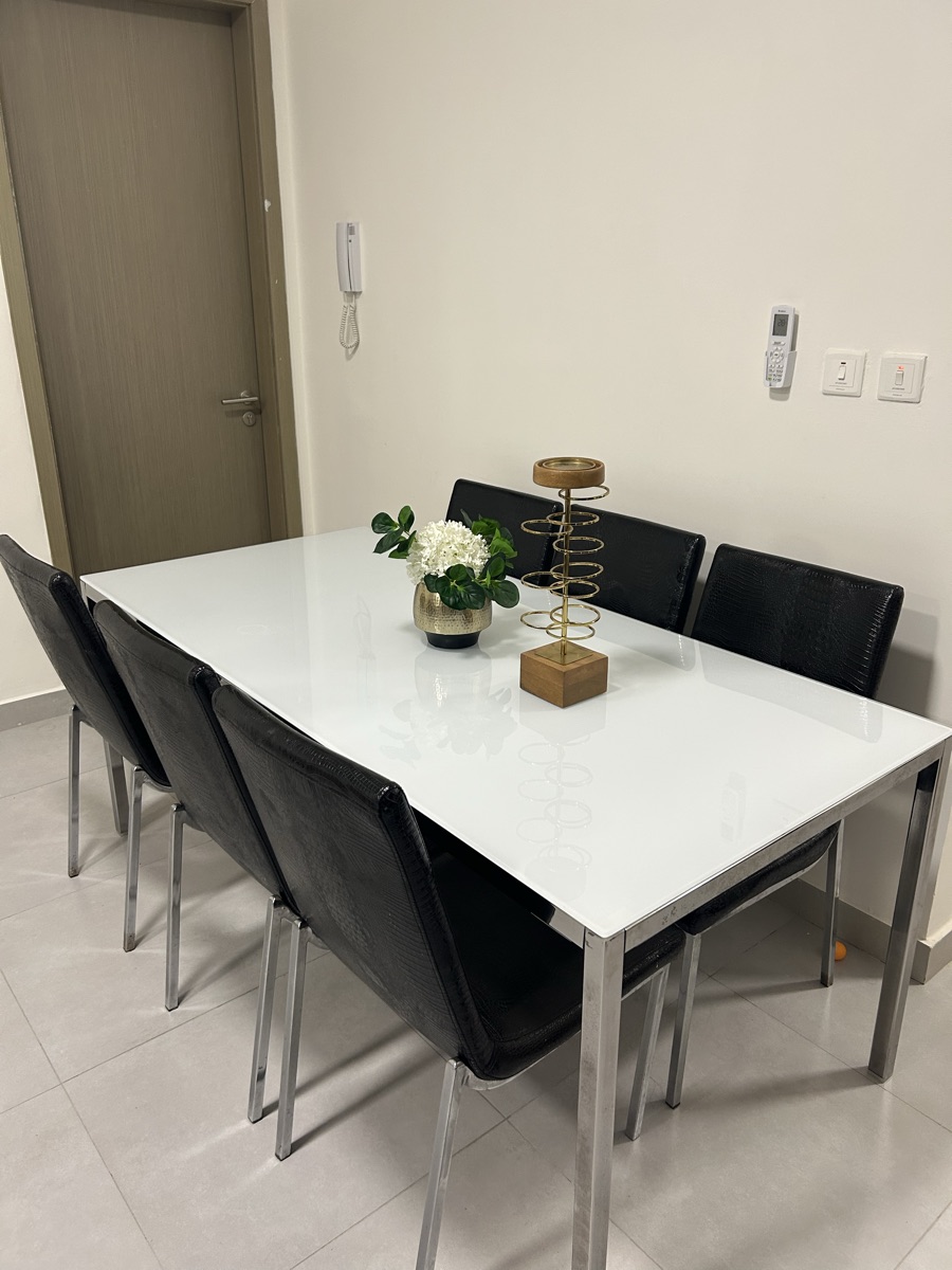 Dining table with 6 chairs - Image 2