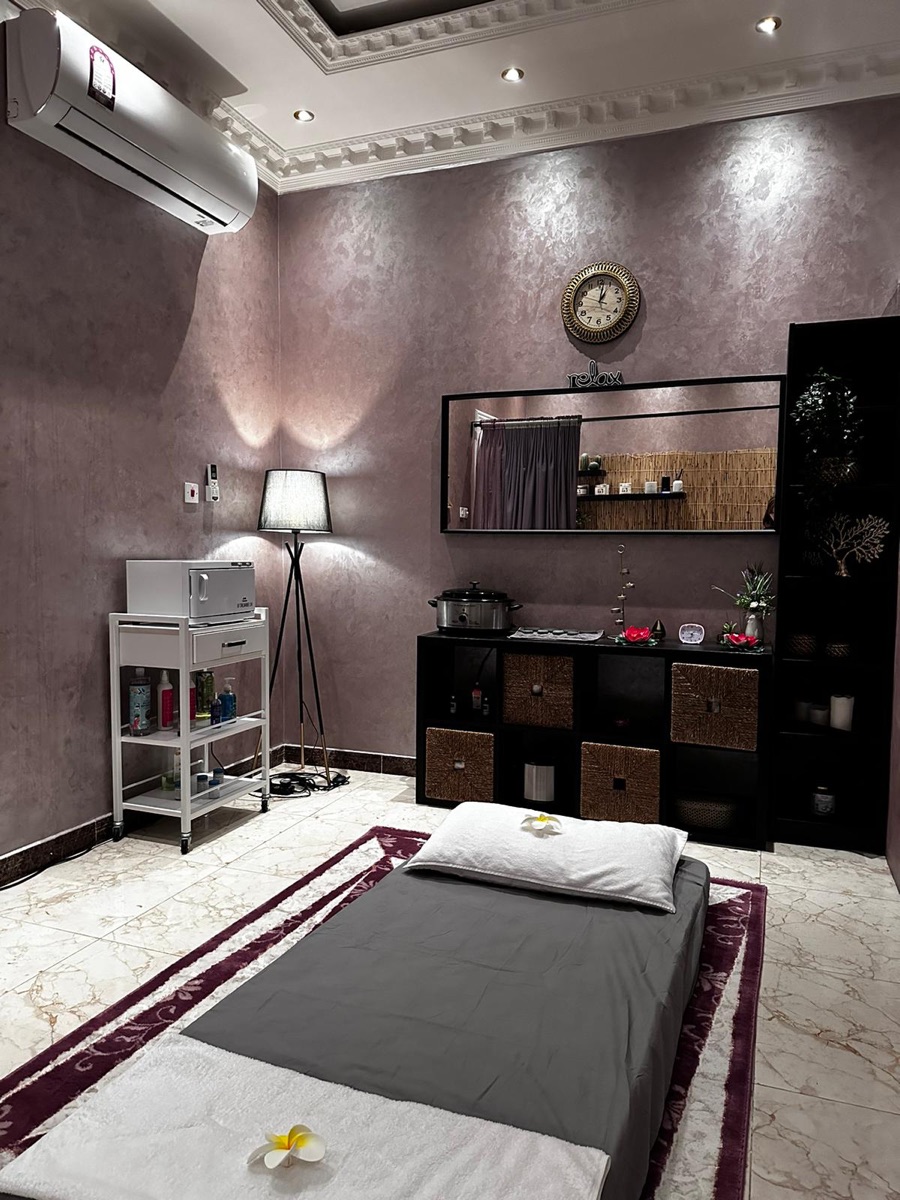 Salon Furnitures, equipment & products for sale أثاث ومعدات ومنتجات صالون للبيع - Image 15