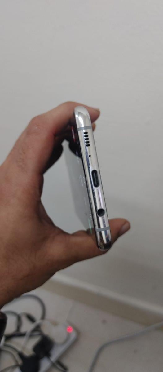 Samsung Galaxy S10 – Excellent Condition | Urgent Sale - Image 3