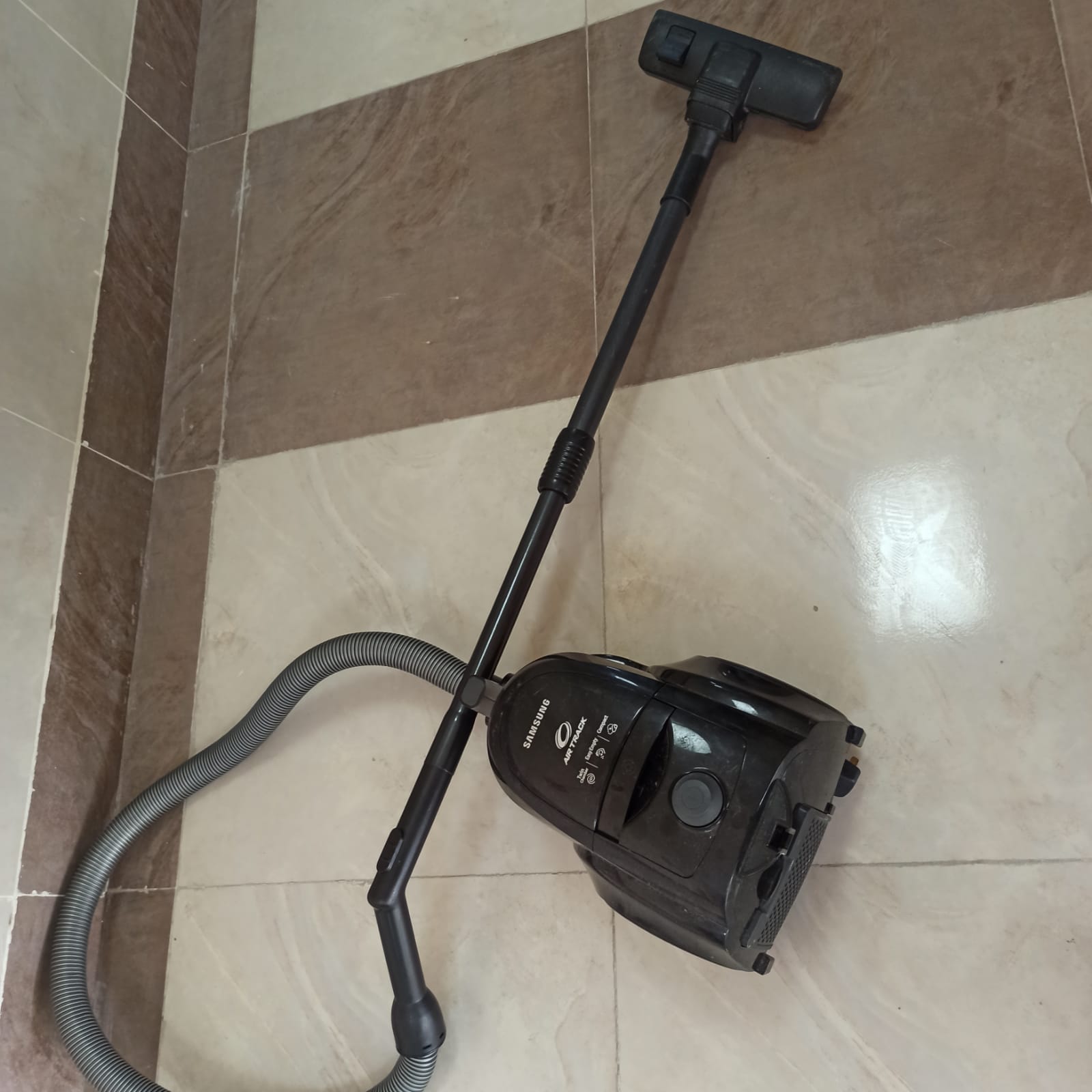 Samsung Vacuum Cleaner 1800 to 2000 Watts - Image 1