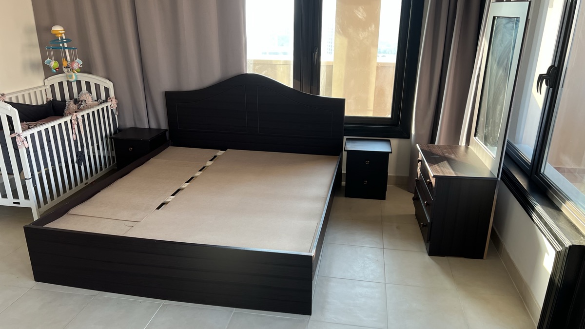 King size bedroom set for sale - Image 1
