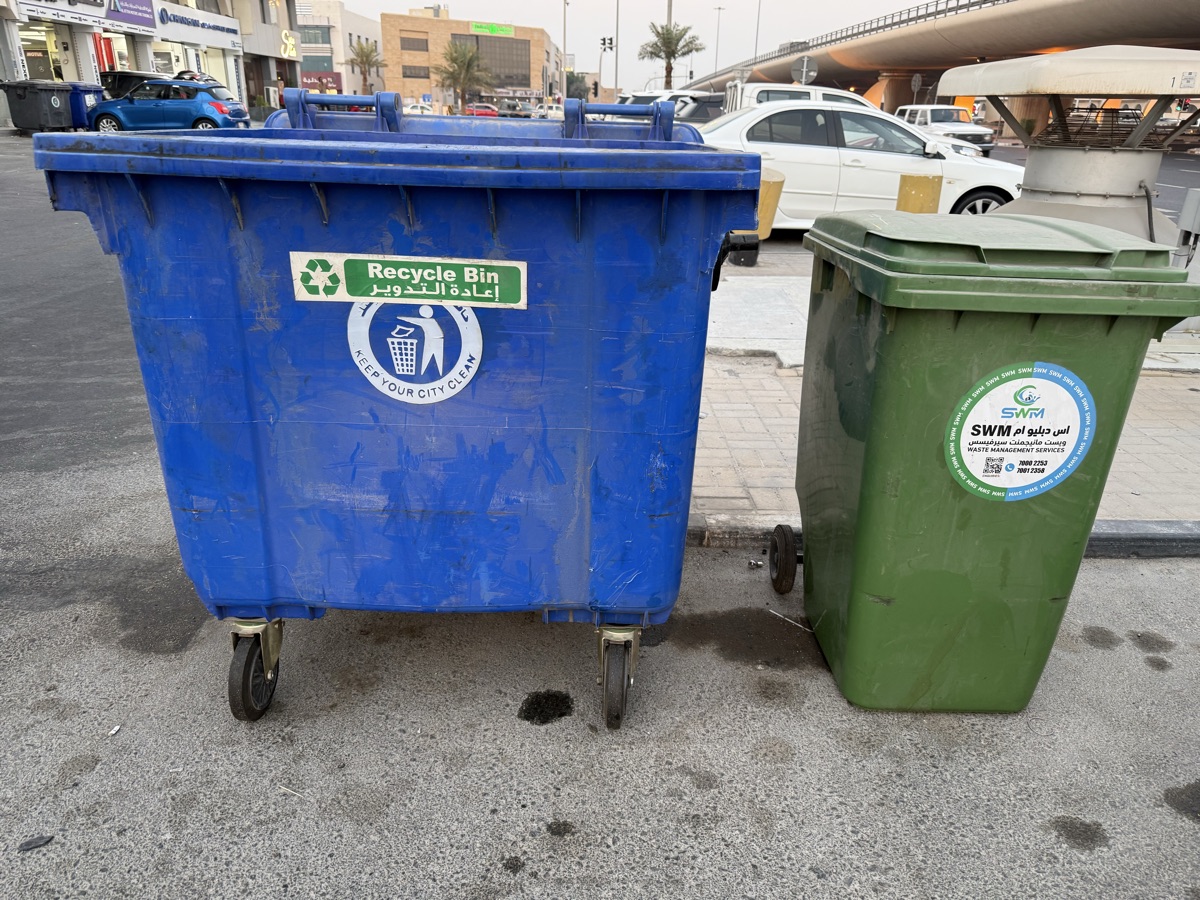 Large & Small Dustbin for sale - Image 3