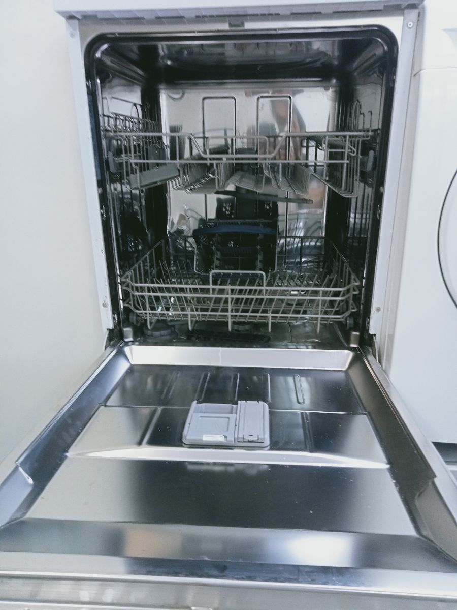 Samsung dishwasher available for sale - Image 2