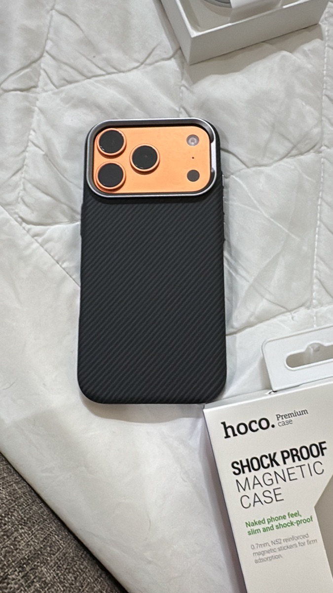 Hoco 17pro carbon fiber shock proof - Image 3