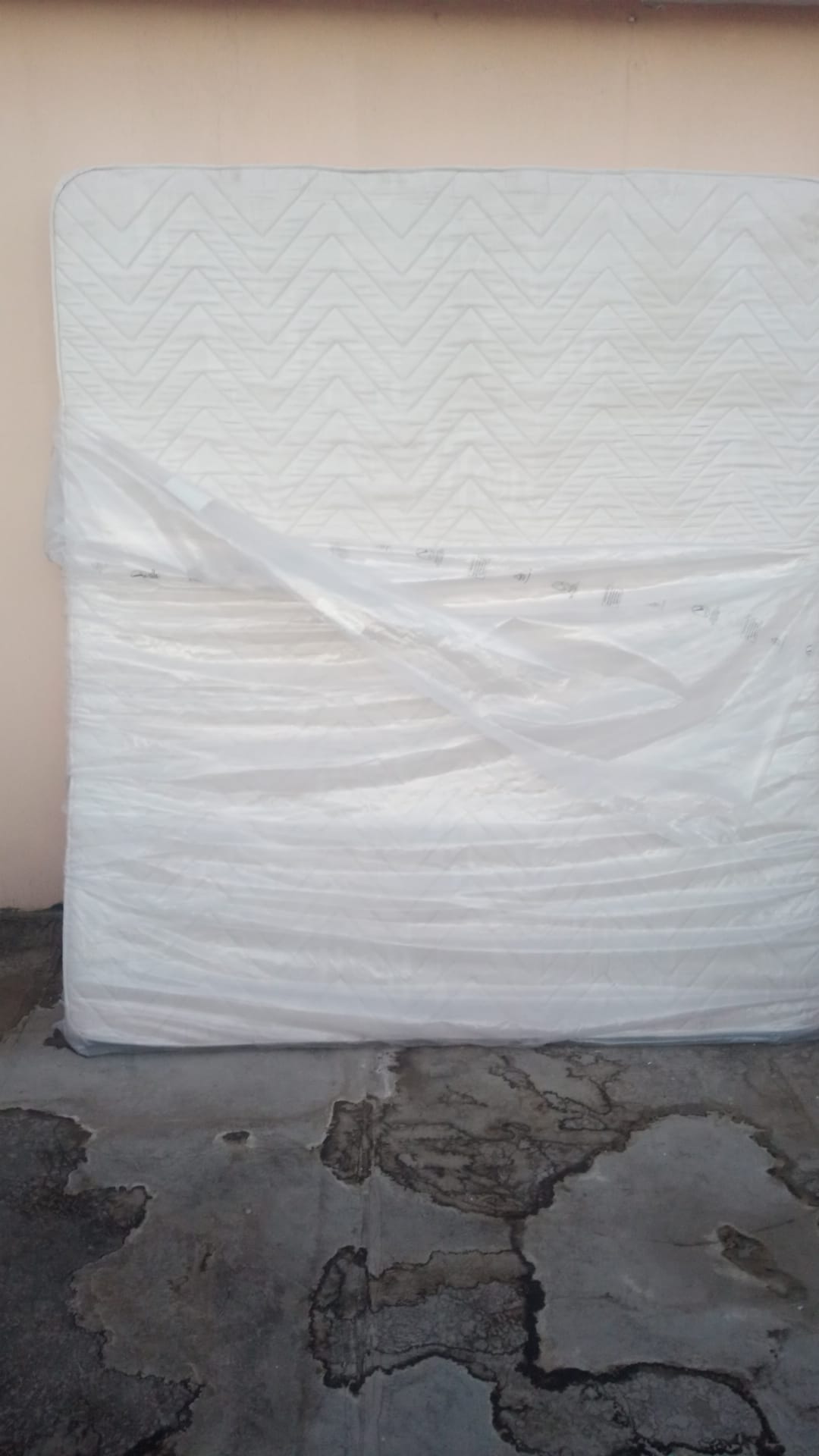 Urgent King Size Mattress For Sale in Lower Price - Image 1