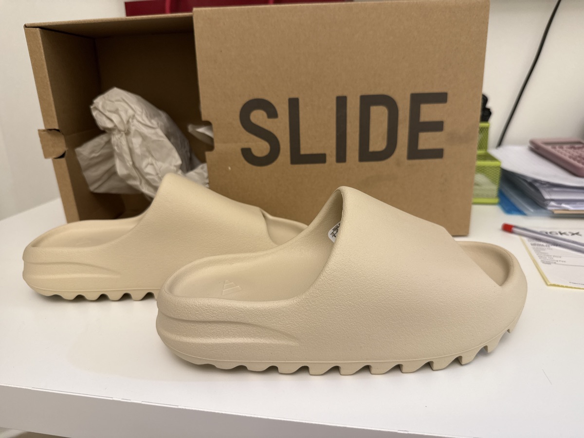 Yeezy slide Bone (BRAND NEW)- size 38 - Image 5