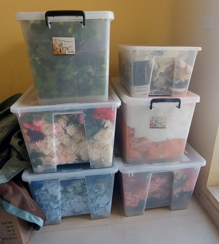 FOR SALE - DECOR ITEM SETS (NEW) & FLOWERS (USED) AS PER THE PICTURE - Image 6