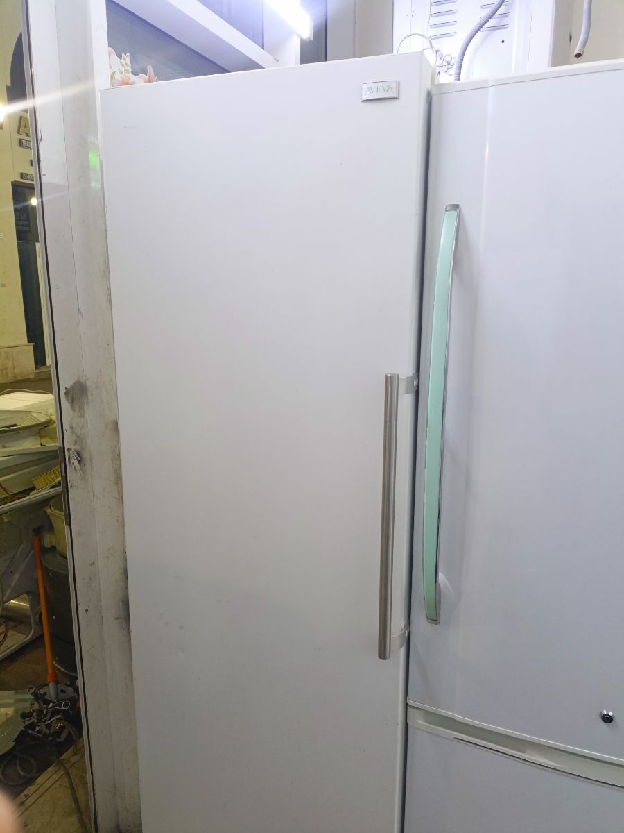 Aveva stand freezer - Image 1