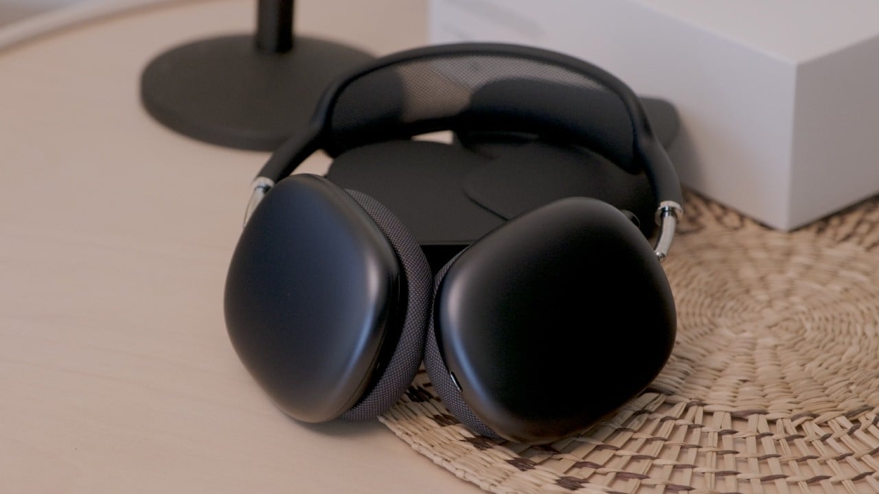 AirPods Max 2 Midnight with USB C Like New - Image 1