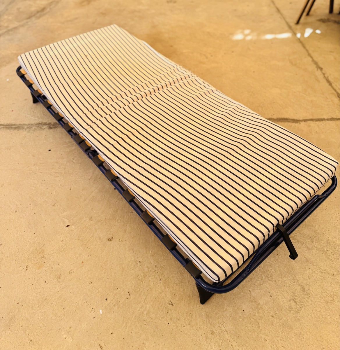 Folding bed and mattress - Image 5