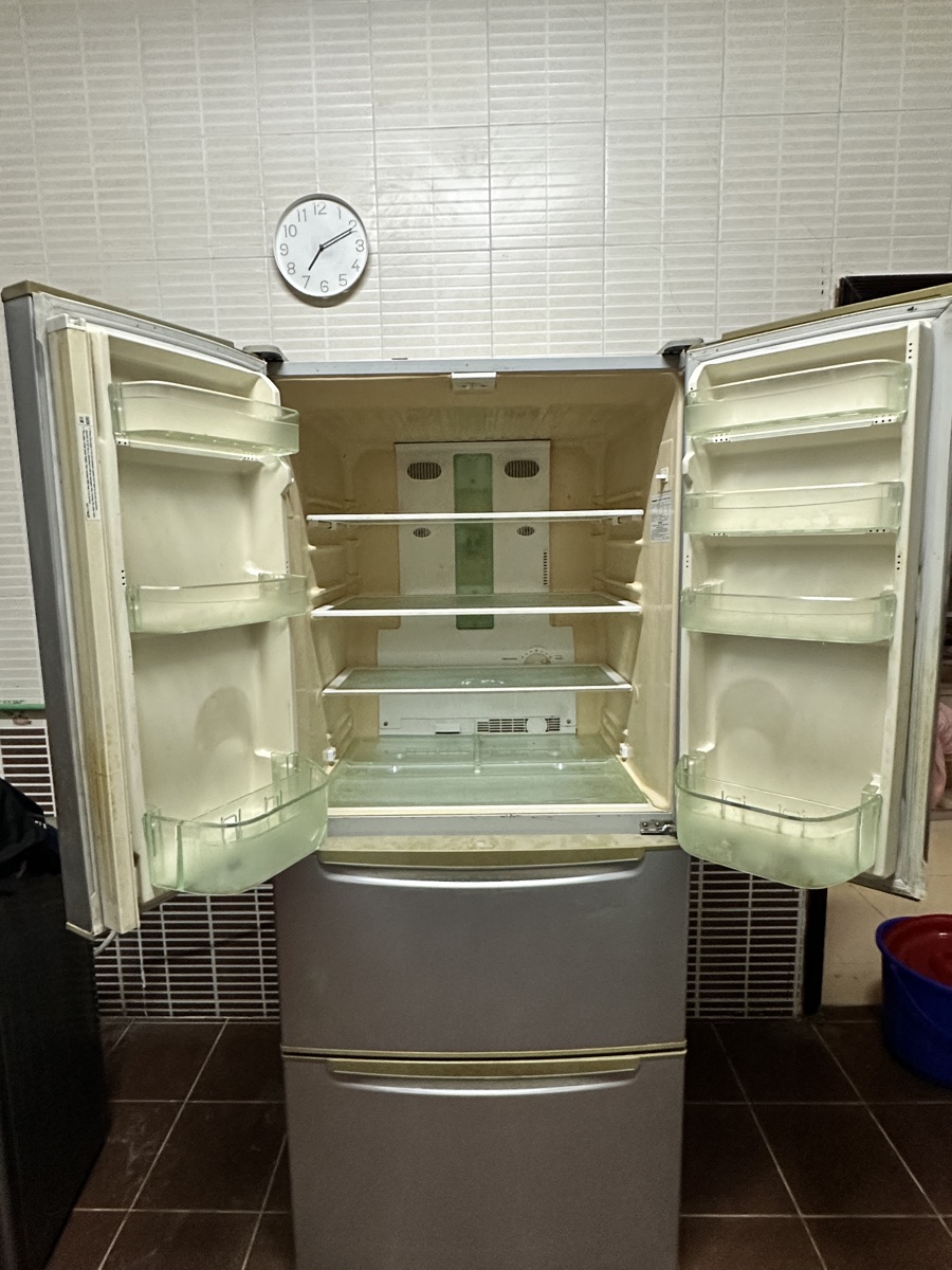 Spacious Panasonic Refrigerator - 4 Doors... - Image 5