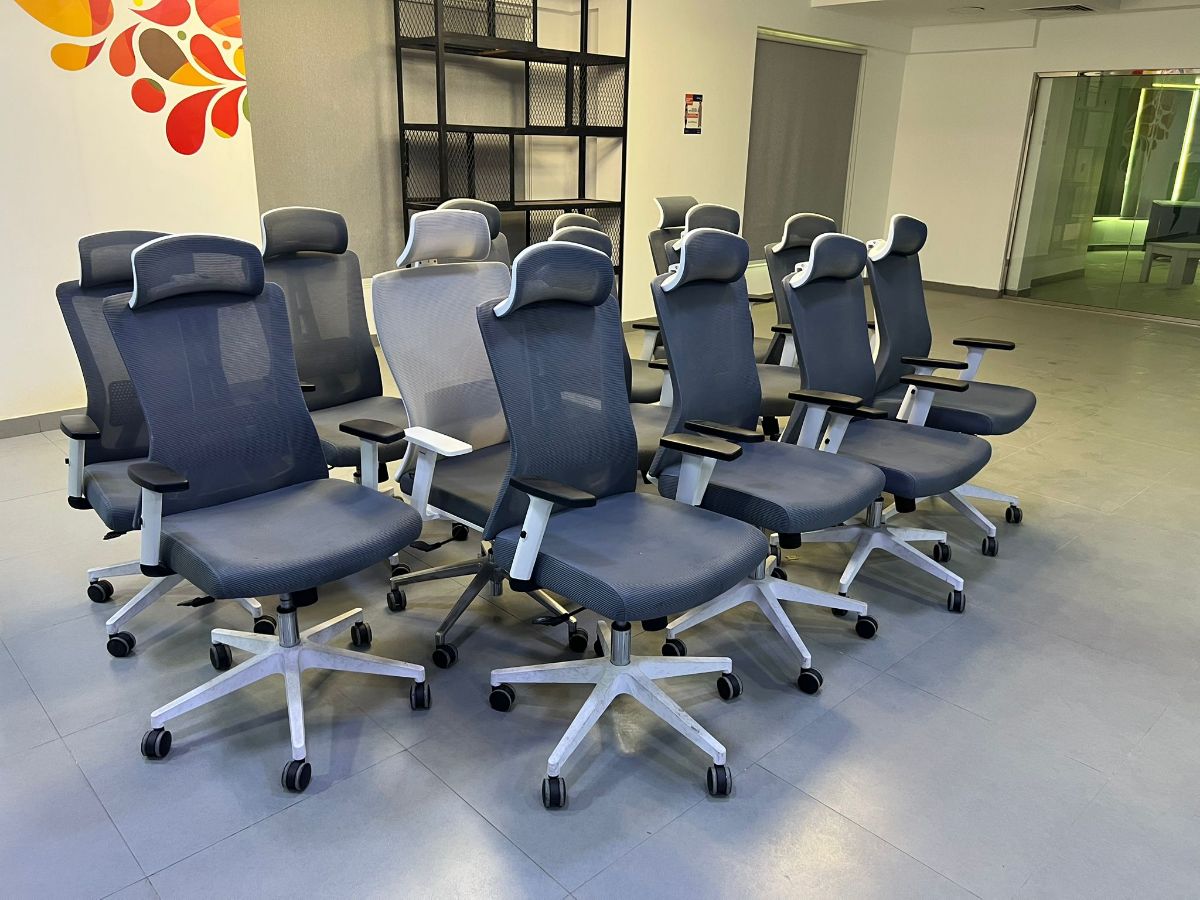 Used office desk and chair buy sell in qatar - Image 4