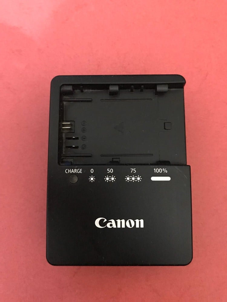 Canon and Nikon camera chargers - Image 1