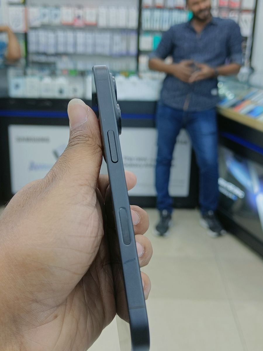 Iphone 16 - Image 4