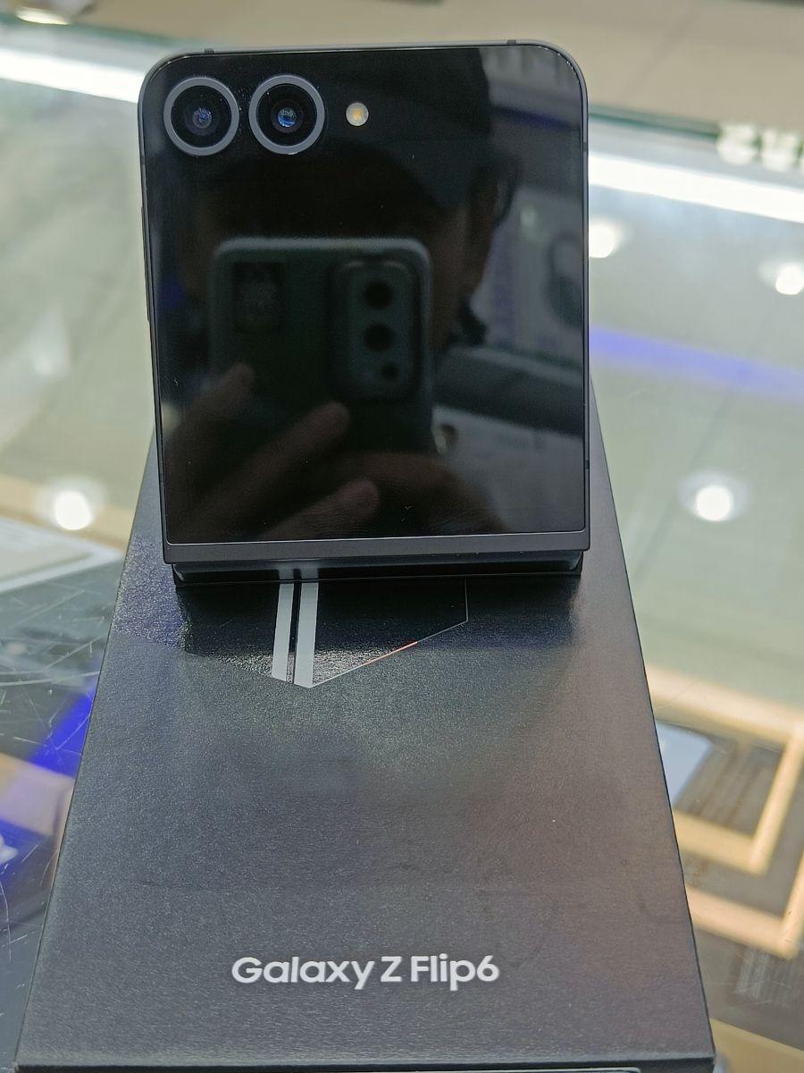 Samsung Galaxy Z Flip 6 - Image 7