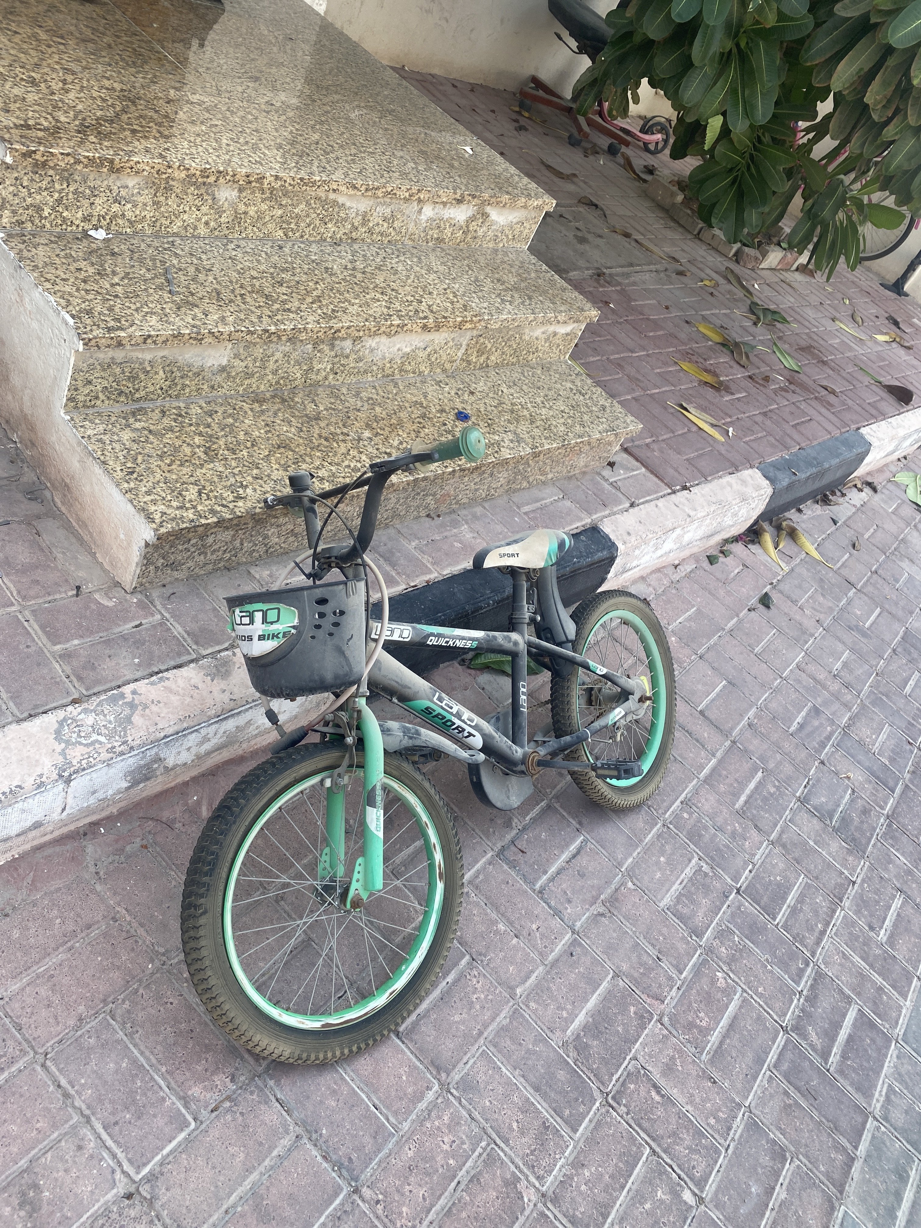 It tire has no air because 2 months no use but working properly - Image 2