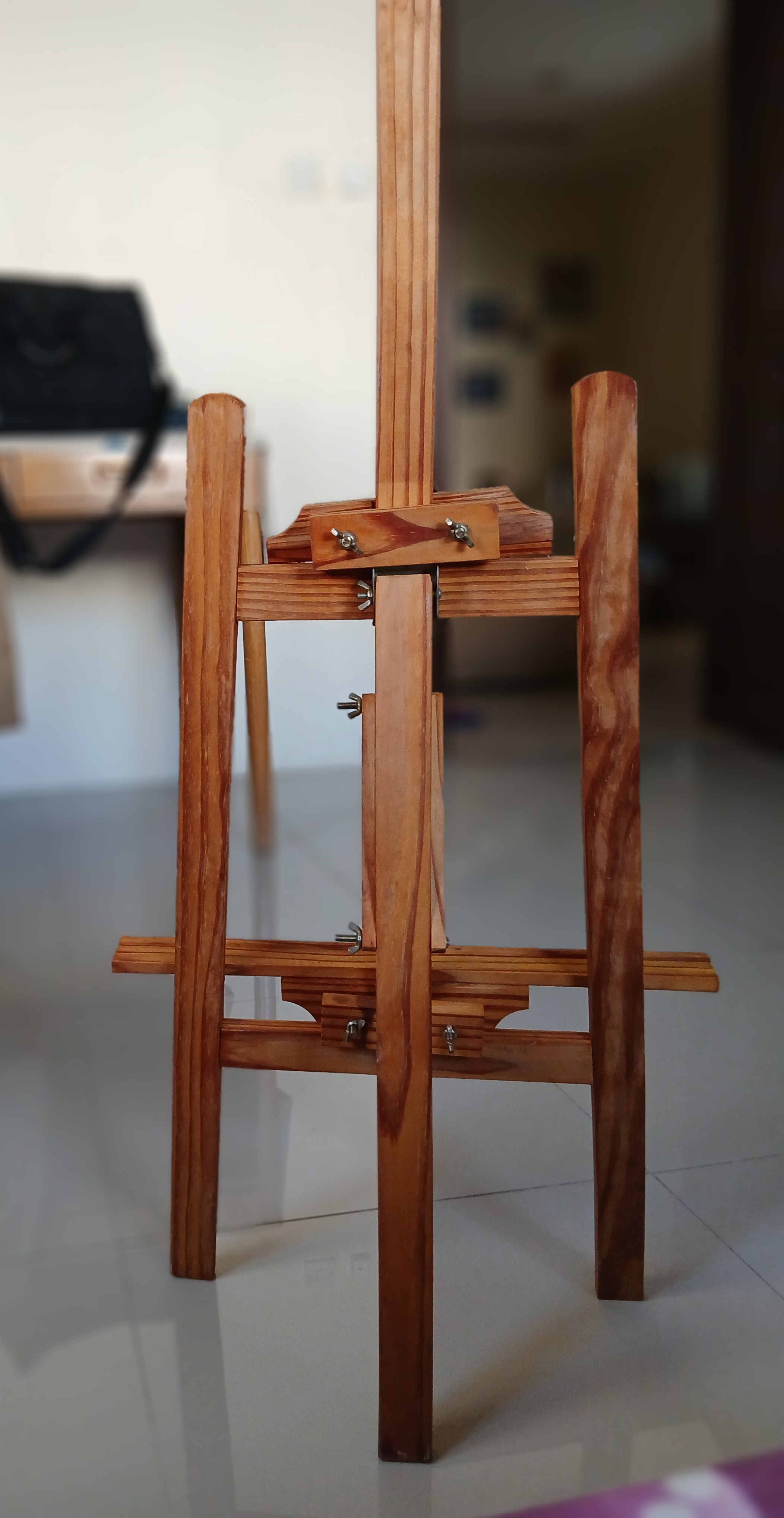 Excellent Condition Wooden Easel - Art Ready!  - Image 2