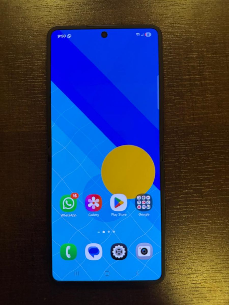 Samsung Galaxy Z Flip 7 - 512 GB - Image 1