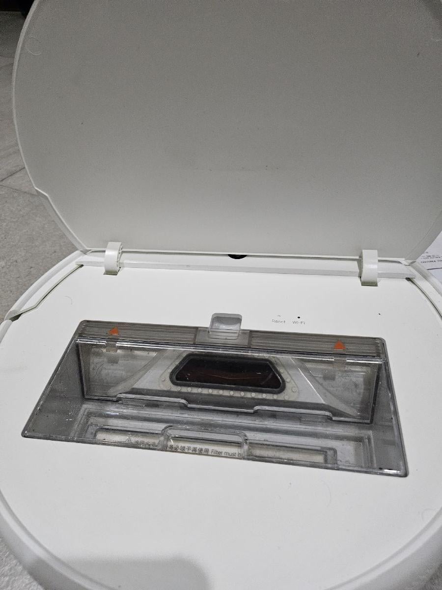 Robot vacuum - Image 1