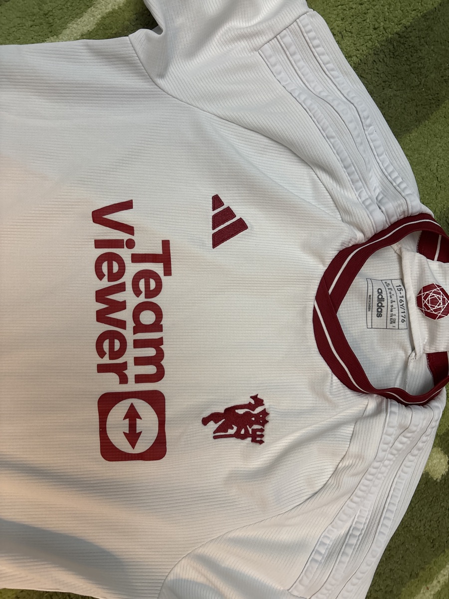 Manchester United jersey - Image 5