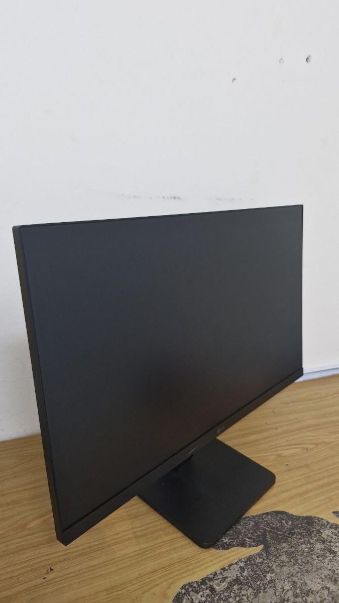 LG 24-Inch Monitor - Image 4