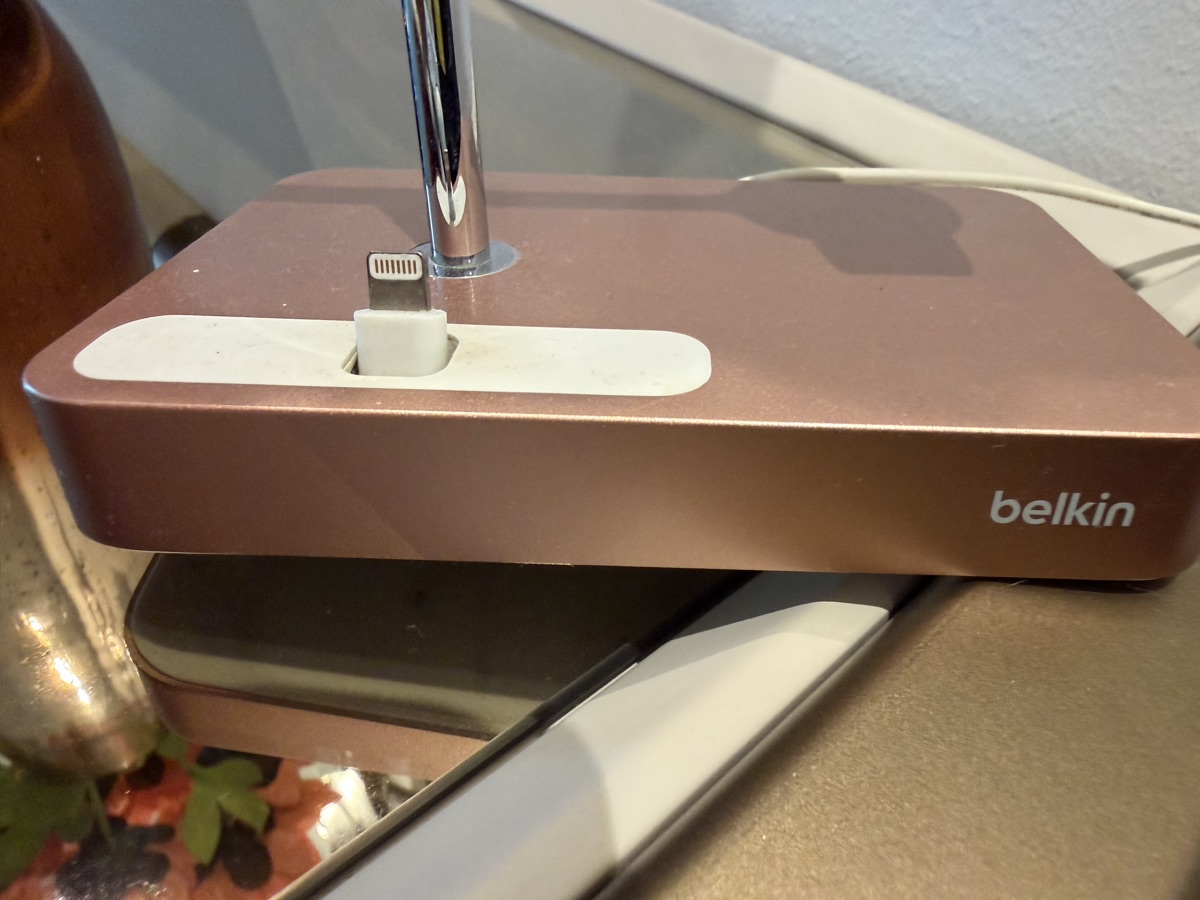 Pink belkin combo charger - Image 3