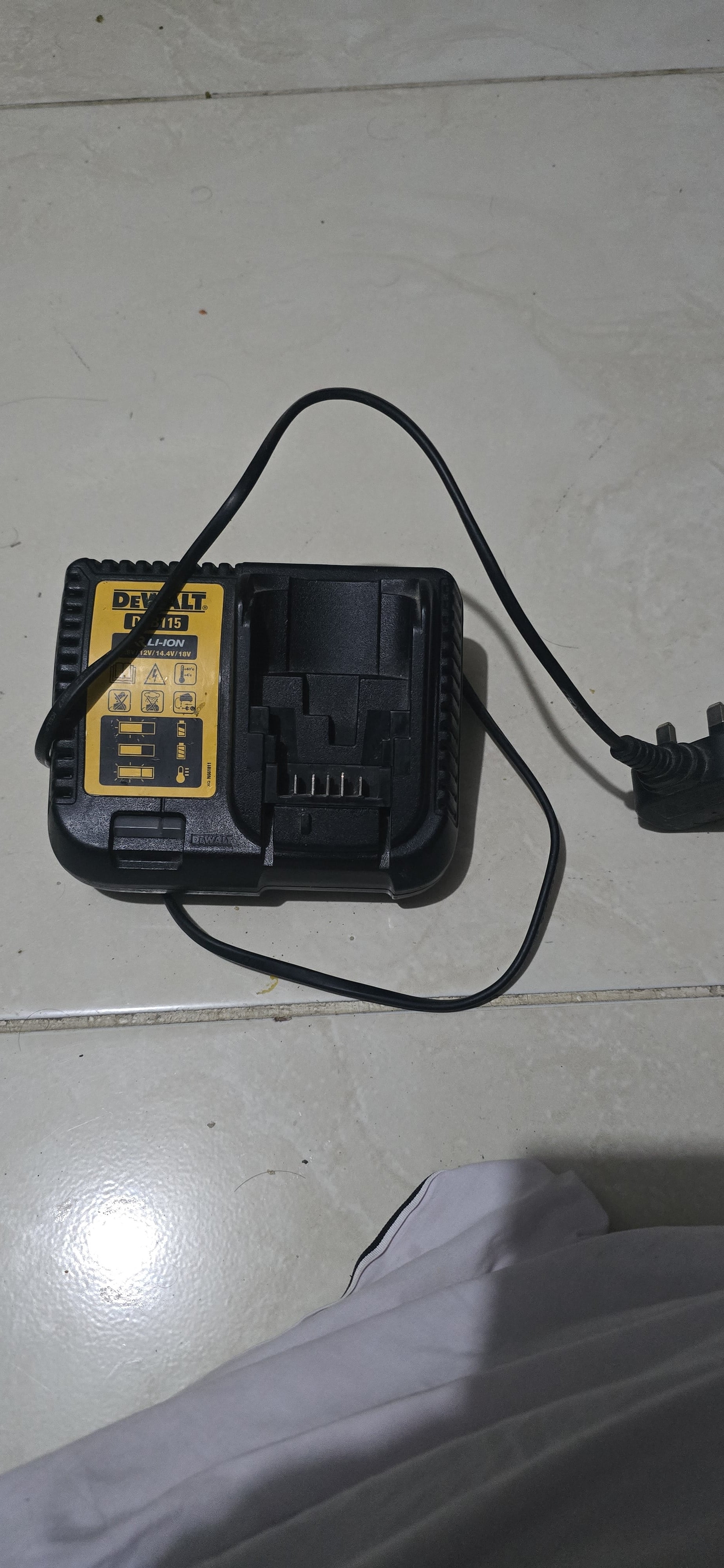 Dewalt cordless drill machine charger  - Image 2