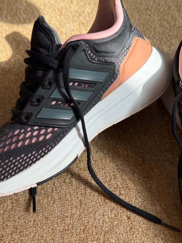 Adidas Shoe - Image 2