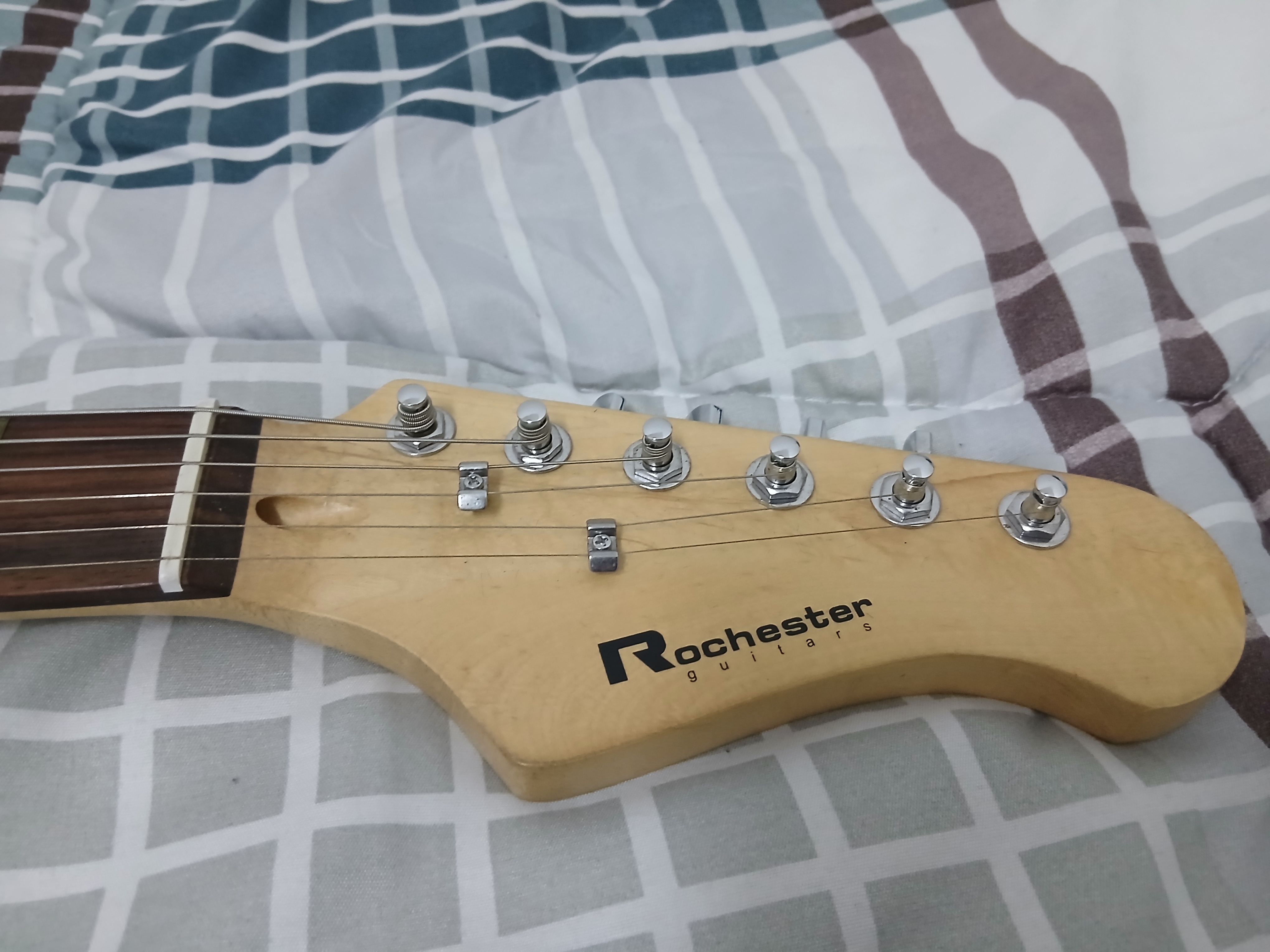 Guitar - Image 4