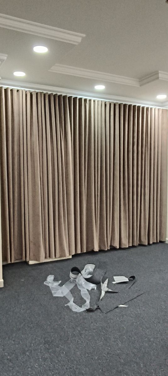 Curtain - Image 9