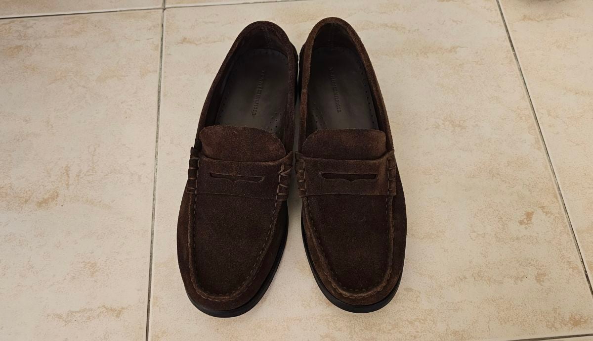Branded Sneakers for sale in excellent condition - Image 2