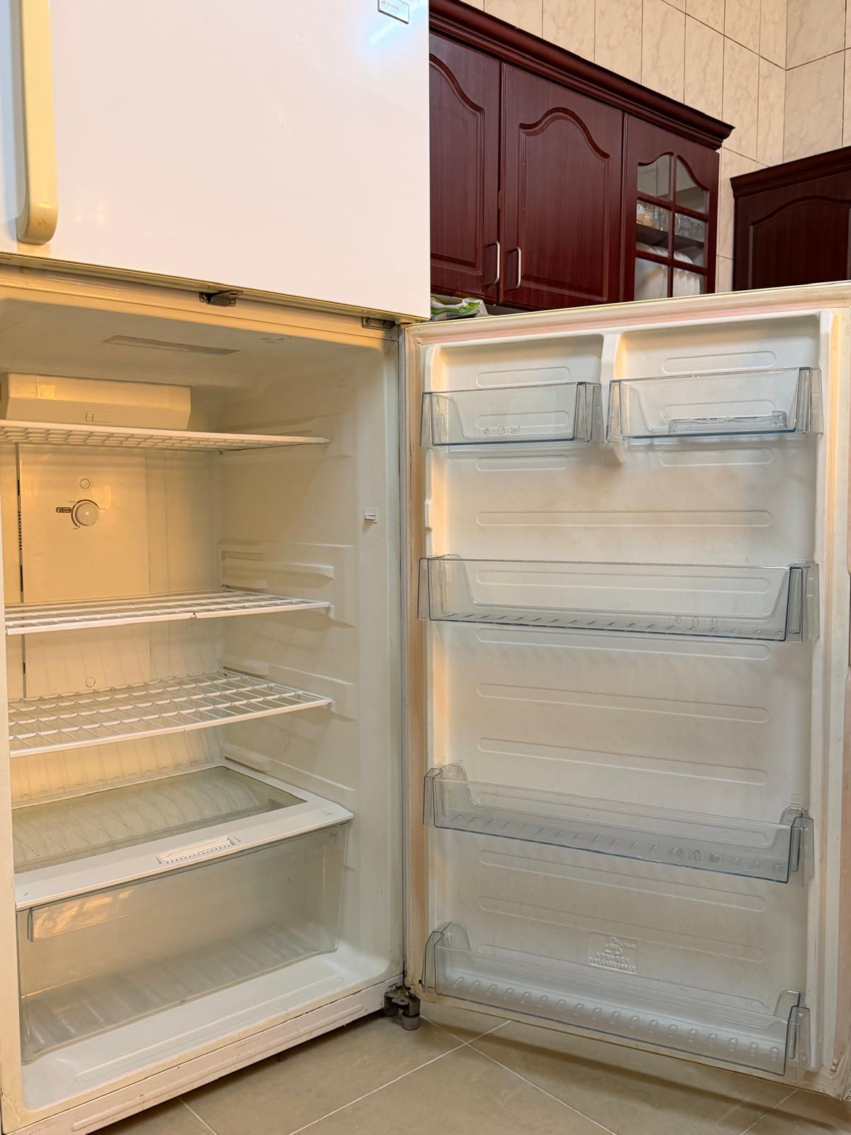 GENERALCO TOP MOUNT REFRIGERATOR 606L - Image 6