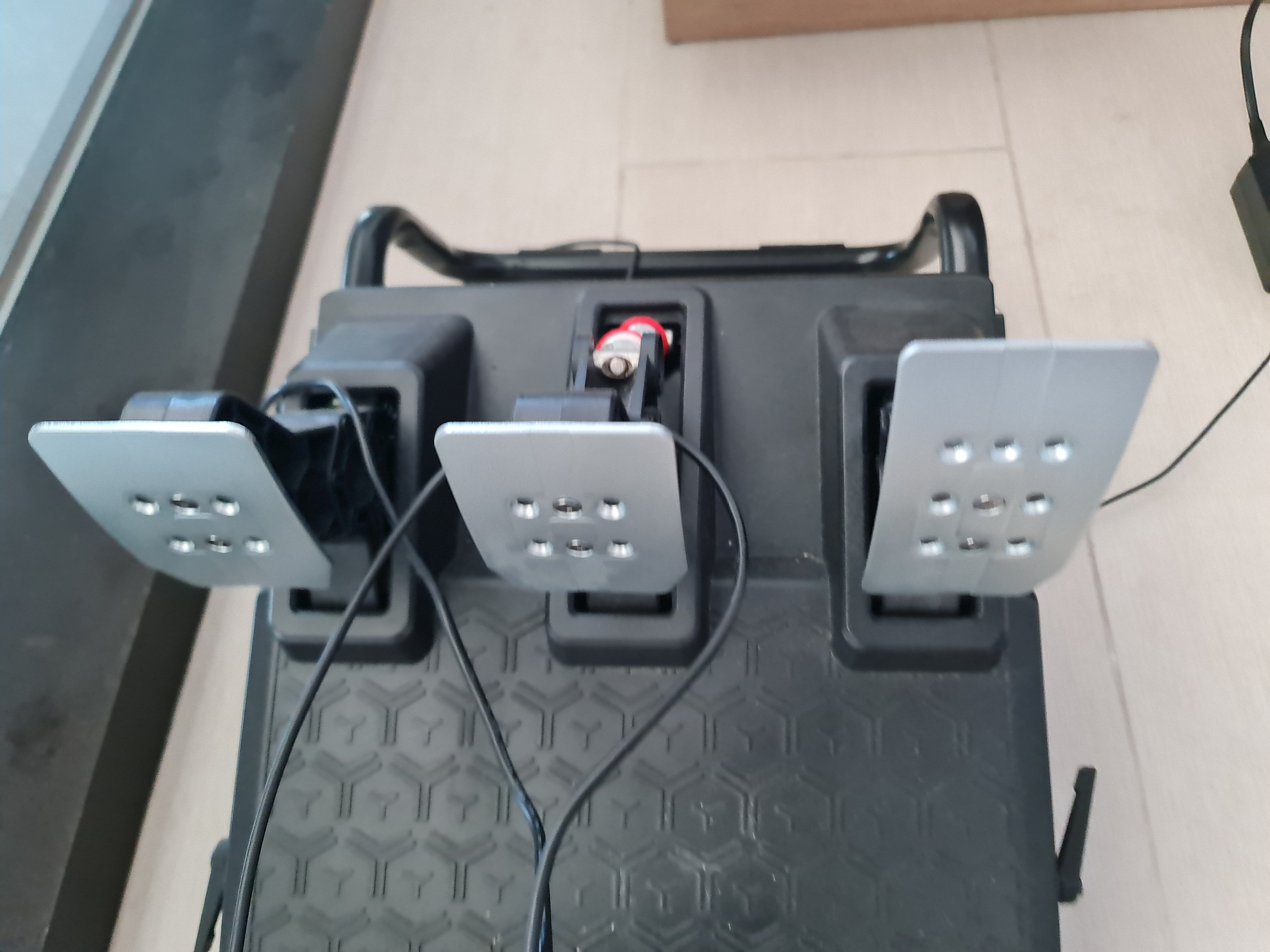 Thrustmaster T248 + driving seat for PS and PC - Image 2