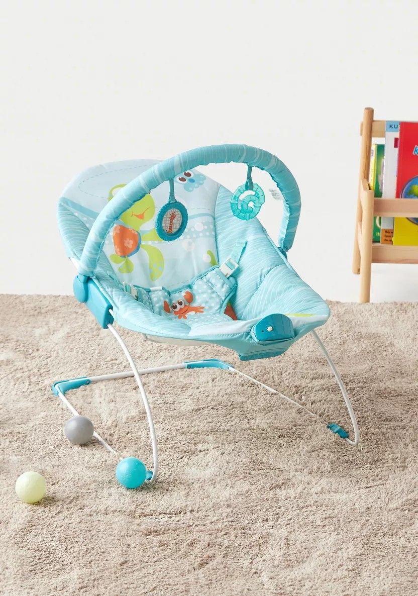 Moving out 5 Baby items available ( jumper,bouncer,bed bassket, carry cot) - Image 3