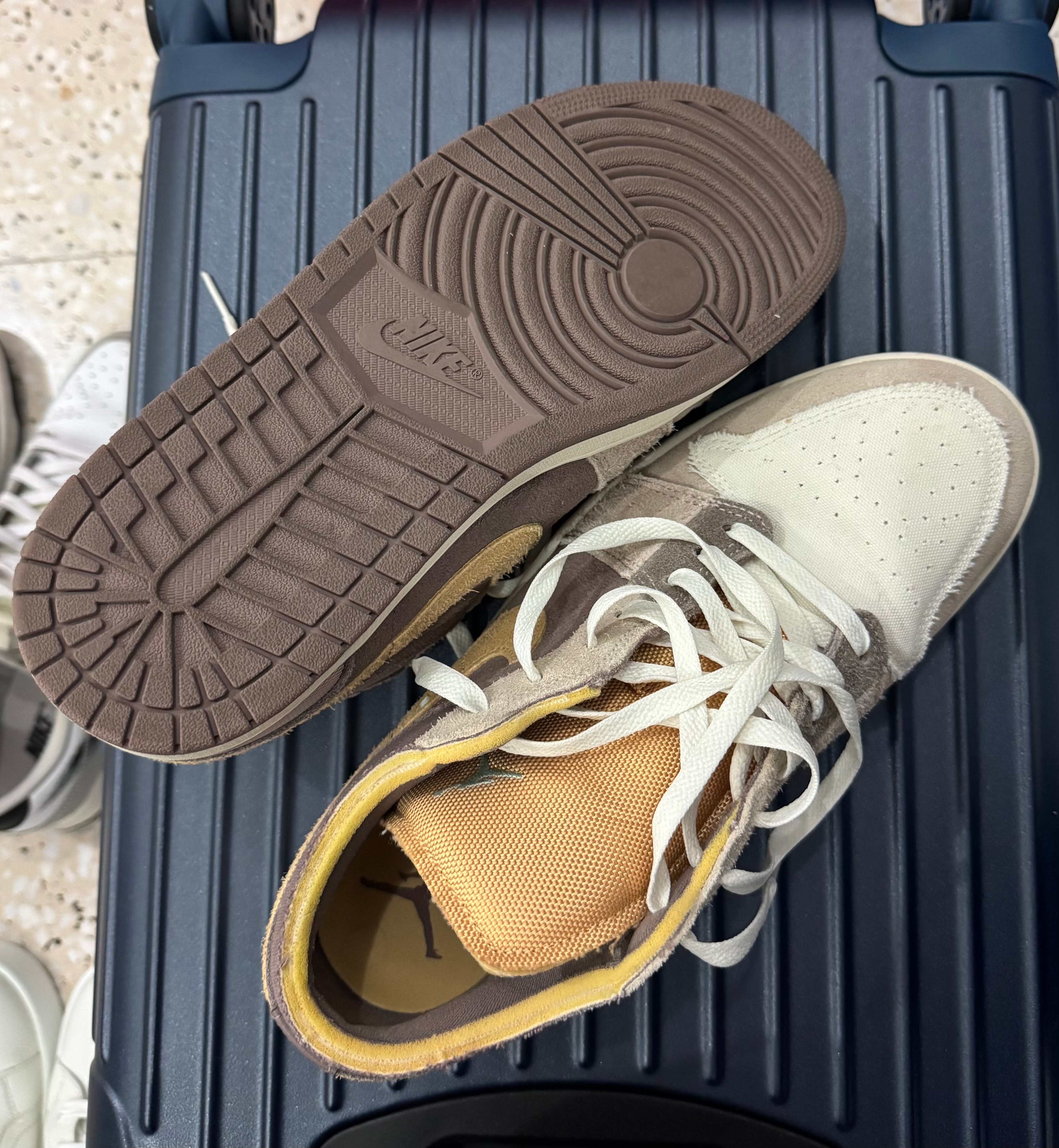 Jordan lows, Like new, Worn only once, Size EU 44 - Image 2