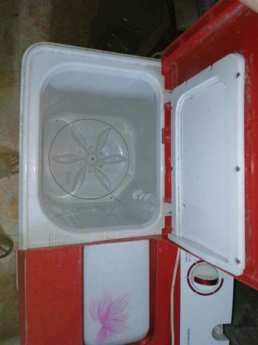 Used and neat washing machine - Image 5
