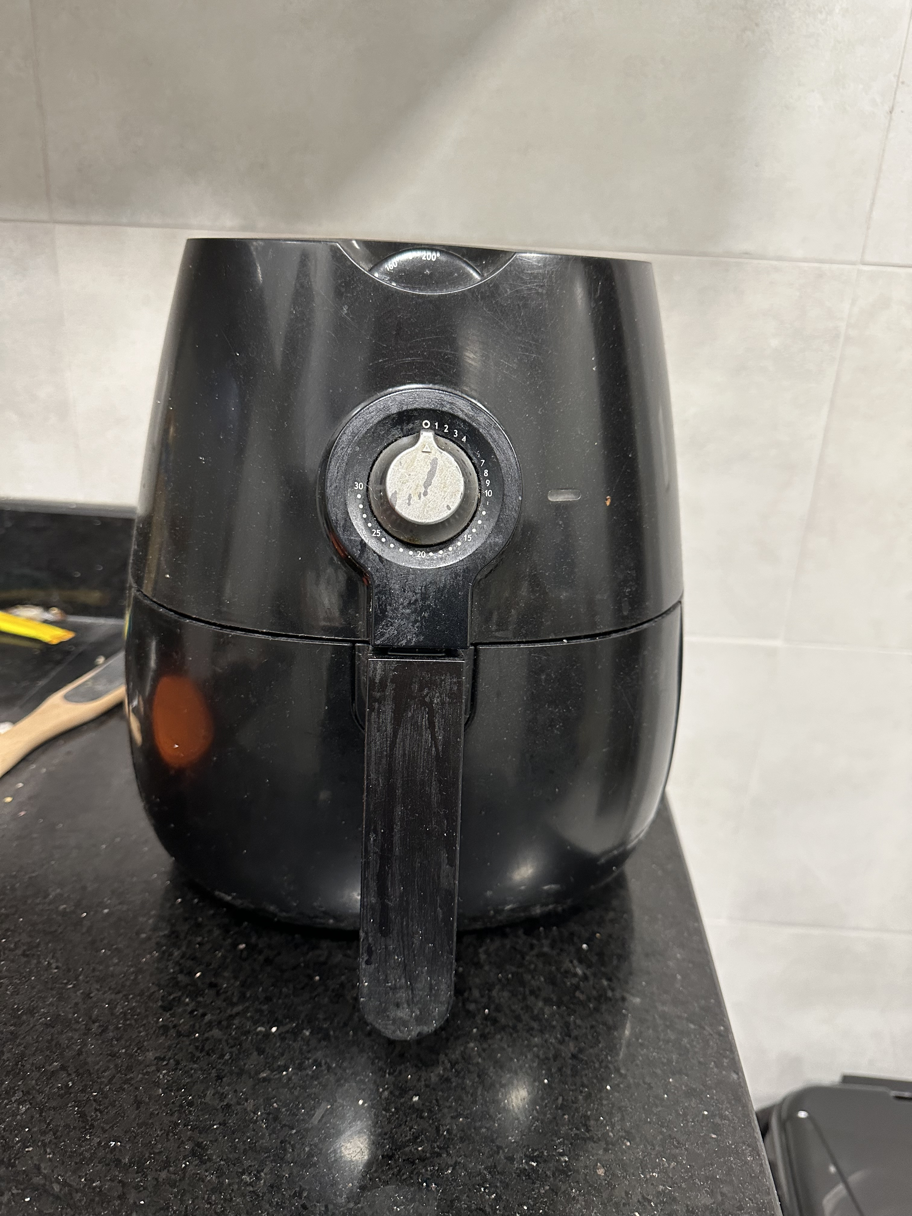 Philips Air Fryer Black HD922020 for give away - Image 1