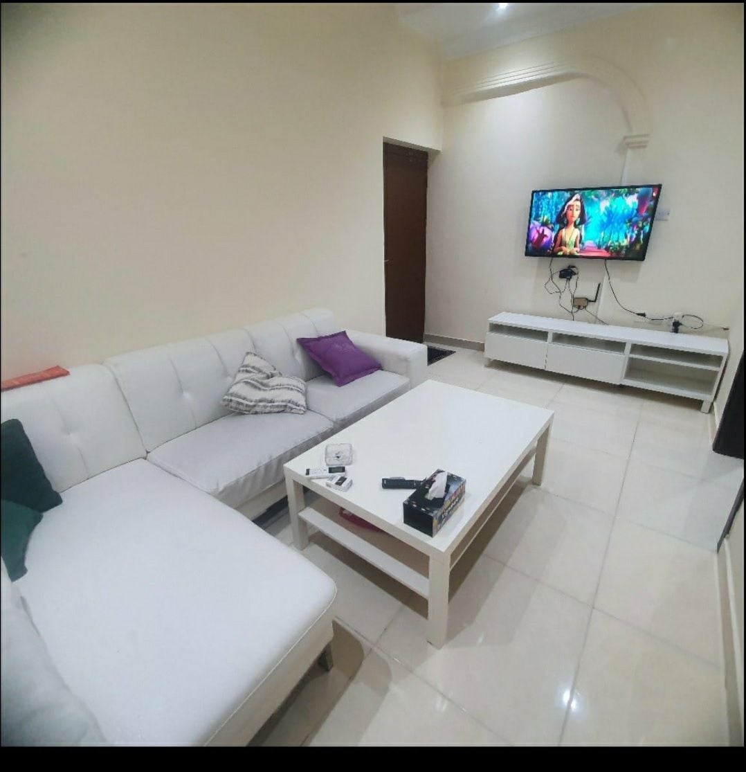 L shape sofa from home center white leather easy to clean and very comfortable - Image 4