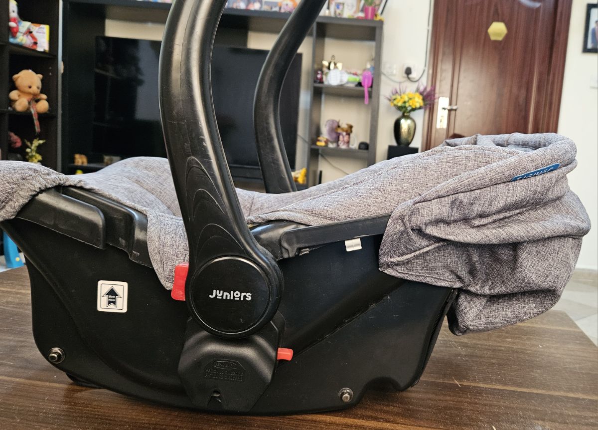 Infant / baby car seat / carry cot - Image 6