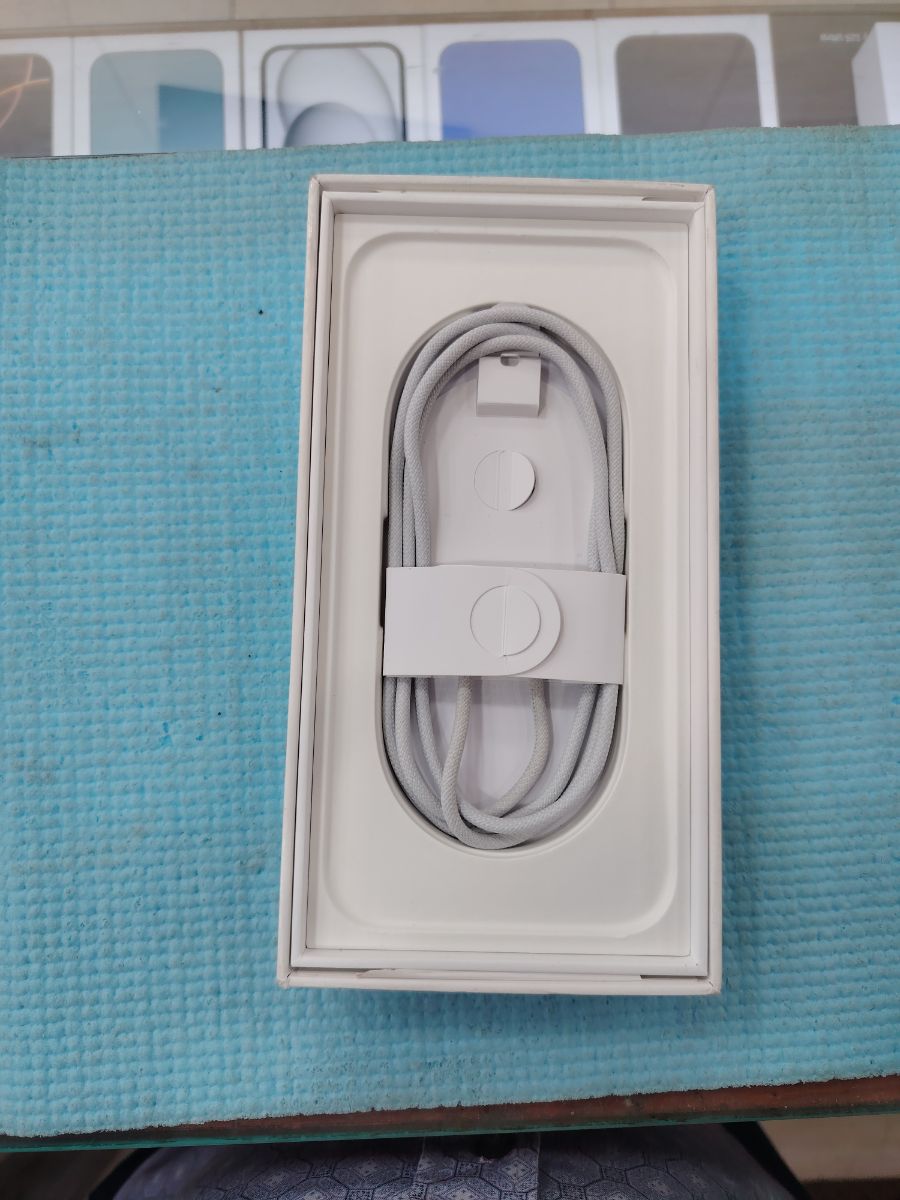 I phone 16 plus 128gb black - Image 6