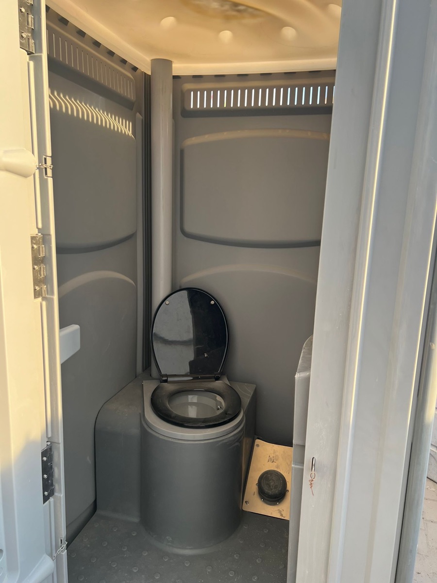 Portable toilets - Image 13