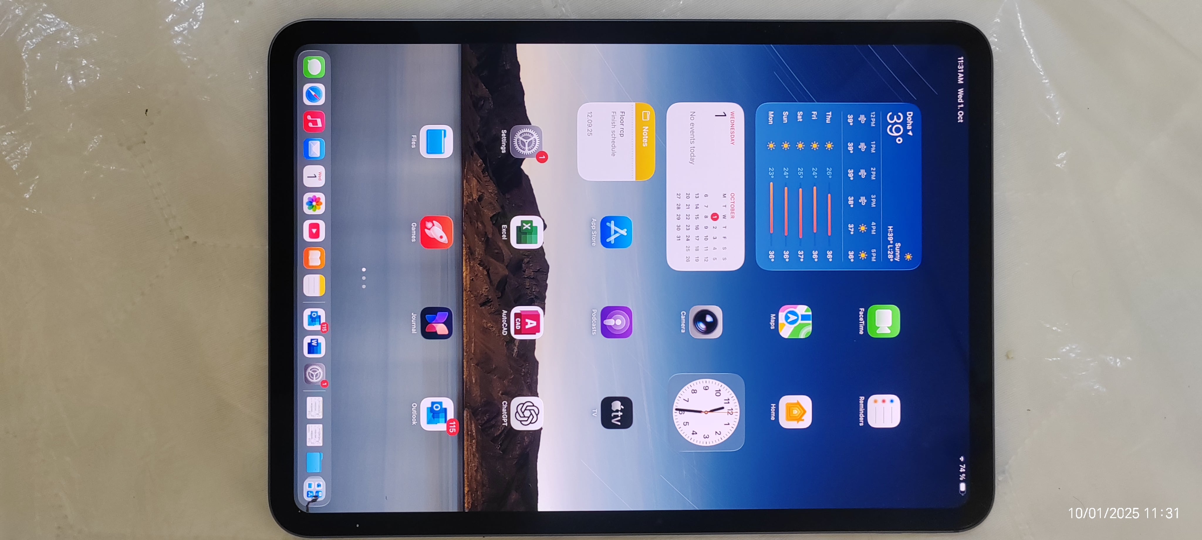 Ipad pro 11 inch (M4) 256 GB capacity with foldable cover . - Image 3