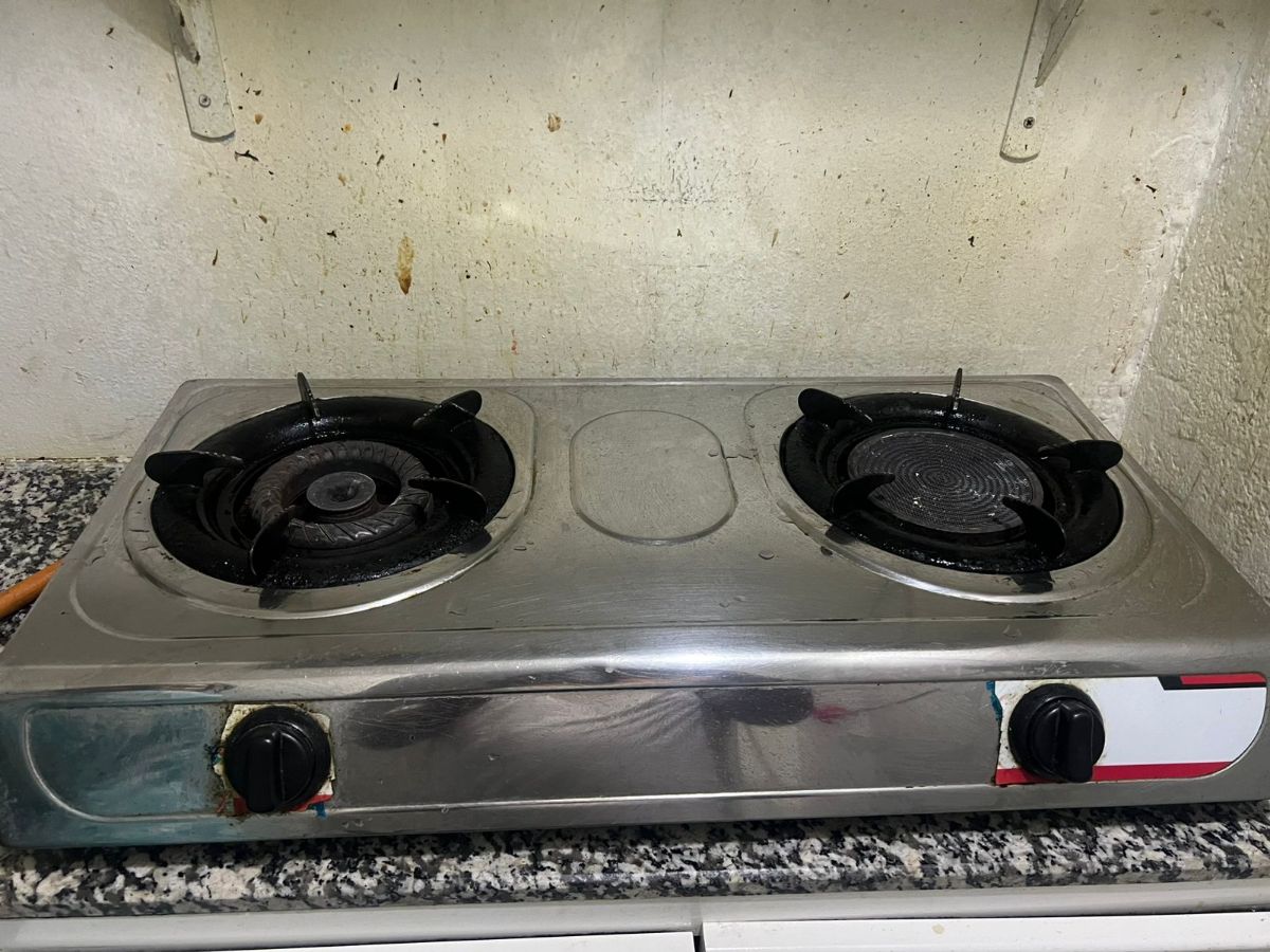 Bed and gas stove and all set inculding regulator - Image 3