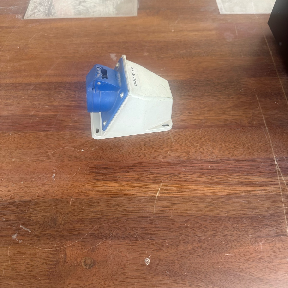 Industrial Socket - Wallmount - مقبس صناعي - مثبت على الحائط - Image 5