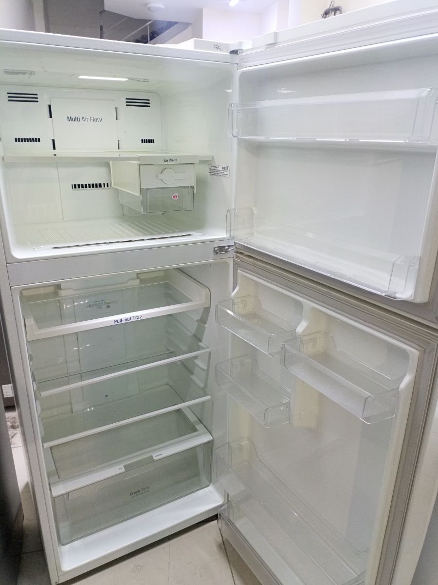 Lg refrigerator - Image 2