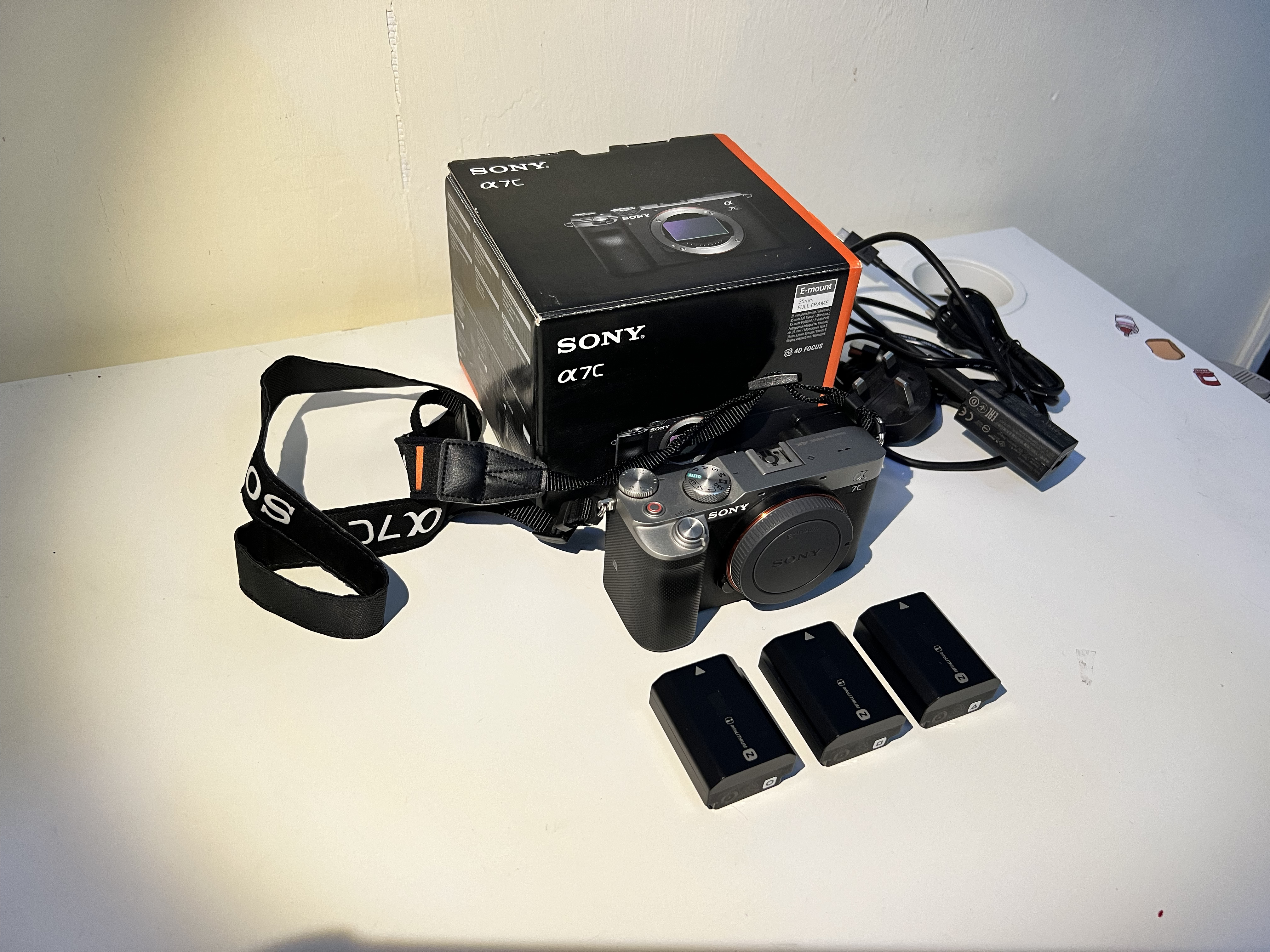 Sony A7C Like New in a box + 2 more extra original Battery - Image 10