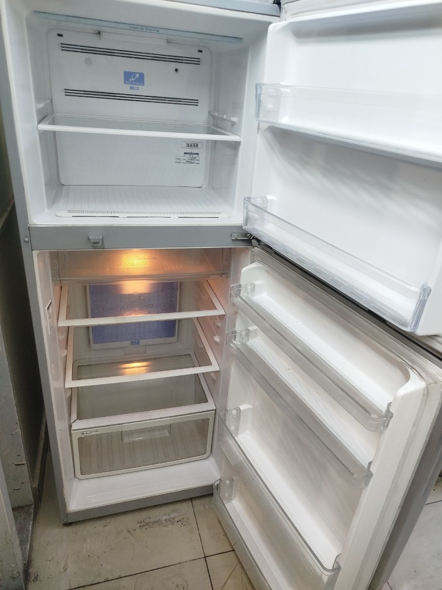Hitachi double door refrigerator for sale - Image 3